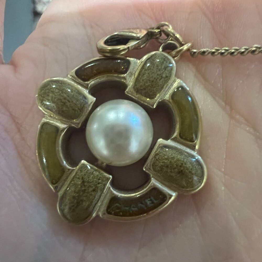 Chanel vintage gripoix enamel and mother of pearl necklace